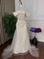 فستان تل مطرز بأناقة يعكس الإطلالة العصرية والفخام...