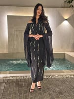 فستان سهره مطرز باكمام بلاسيه