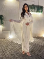 فستان سهره مطرز باكمام بلاسيه