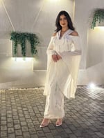 فستان سهره مطرز باكمام بلاسيه