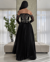 ارتدي الفخامة مع فستان رمضاني أسود طويل بتطريز يدو...