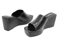 حذاء نسائي جلد صناعي أنيق مقاس 38 – عملي للاستخدام...