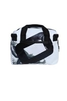 شنطة نسائية كبيرة أسود وأبيض – أناقة عصرية بلمسة ف...