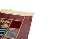 طقم سجادة صلاة مع إحرام بتصميم أنيق وخامة مريحة