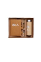 طقم هدايا بكأس ذهبي – أناقة فاخرة لهدية مميّزة