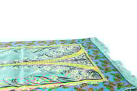 سجادة صلاة فاخرة من KALE KADIFE بنعومة وراحة عالية