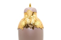 ترمس قهوة فاخر بدرجات البني والرمادي مع لمسات ذهبي...