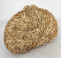 حقيبة يد نسائيه مزينه بالزهور الكريستاليه من كريست...