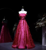 فستان سهرة جاهز من الحرير اللامع الفاخر باللون الف...