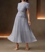 فستان أنيقًا ومناسبًا للمناسبات الرسمية والمسائية،...