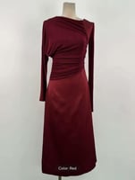 فستان أنيق بتصميم عصري وجذاب، مصنوع من قماش ناعم و...