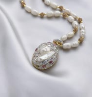 طقم مكون من ٣ قطع من اللؤلؤ الطبيعي المميز