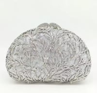 حقيبة يد نسائيه مزينه بالزهور الكريستاليه من كريست...