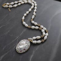 عقد جمييل وأنيق وفخم من اللؤلؤ الطبيعي