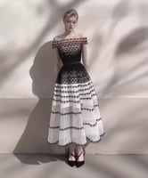 فستان أنيق ثلاثي الأبعاد مزخرف بشبكة متداخلة