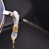 تعليقه للنظاره من اللؤلؤ الطبيعي / GG 601