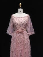 ‎فستان سهرة أنيق بأكمام طويلة مزين بالخرز والترتر...