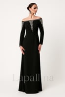 فستان سهرة راقي مُطرّز بالكريستال - تصميم كتف مكشو...