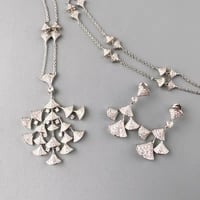 طقم مجوهرات من عقد و حلق من الفضه الأصلي المطلي بع...