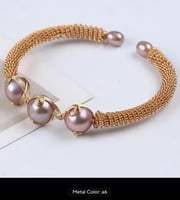 تشكيلة رائعه من الأساور صناعه يدويه من اللؤلؤ الطب...