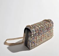 حقيبة كتف مرصعة بكريستالات اليشم