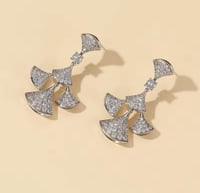 طقم مجوهرات من عقد و حلق من الفضه الأصلي المطلي بع...