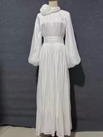 فستان سهرة بياقة مطوية مزينه بالكريستالات ورباط عل...