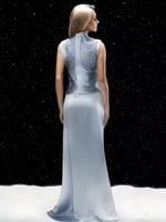 طقم من قطعتين باللون الأزرق الفاتح بدون أكمام من V...