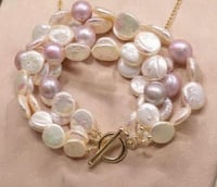 تشكيله فاخره إسوره مليئه باللؤلؤ الطبيعي و صناعه ي...