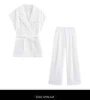 بدلة نسائية أنيقة من بنطلون سادة طويل بكسرات و صدر...