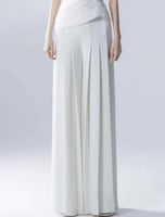 طقم بنطلون عصري وبلوزه بياقة قطرية وأكمام قصيرة