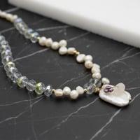 عقد من اللؤلؤ الطبيعي مطعمه بالخرز / LA 051