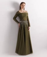 فستان مصمم خصيصاً، أنيق، بتصميم كلاسيكي، مزين بالك...