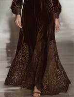 فستان مخمل أنيق بتصميم كلاسيكي سادة، بياقة عالية و...