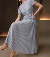 فستان أنيقًا ومناسبًا للمناسبات الرسمية والمسائية،...