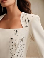 فستان جاهز ميدي وعليه شك خرز ليعطيه اناقه وفخامه ،...