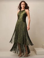 ستان أنيق متعدد الطبقات مزين بالأهداب الطويله وبدو...