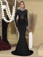 فستان سهرة أسود فاخر بتصميم ألماسات لامعه بقصة سمك...