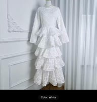 فستان أنيق بياقة دائرية متعدد الطبقات ومكشكش