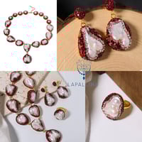 طقم من اللؤلؤ الطبيعي ( ثلاث قطع ) حلق وخاتم وعقد...