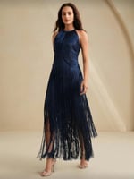 ستان أنيق متعدد الطبقات مزين بالأهداب الطويله وبدو...