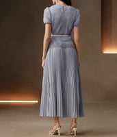 فستان أنيقًا ومناسبًا للمناسبات الرسمية والمسائية،...