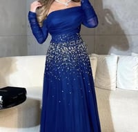 فستان مصمم خصيصاً، أنيق، بتصميم كلاسيكي، مزين بالك...