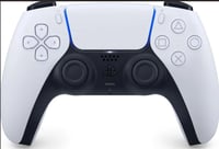 يد تحكم بلايستيشن 5 عليها كلكات ماوس