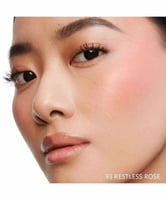 ايف سان لوران أحمر خدود ميك مي بلش ريستليس روز 93