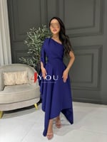فستان سهرة بنفسجي بكتف واحد مع كم واسع بتصميم غير...
