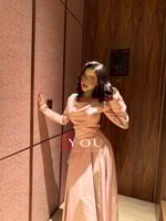 فستان وردي بطبقة امامية بطول مائل