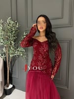 فستان سهرة بورغندي أوف شولدر بتطريز فاخر وتنورة تو...