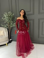 فستان سهرة بورغندي أوف شولدر بتطريز فاخر وتنورة تو...