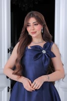 فستان سهرة أنيق بلون كحلي